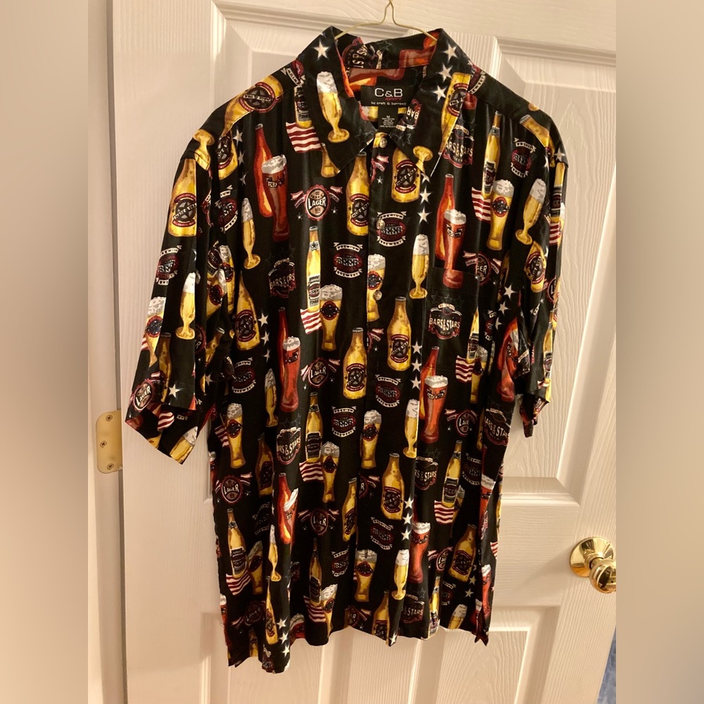 Button down shirt with beer theme men’s M